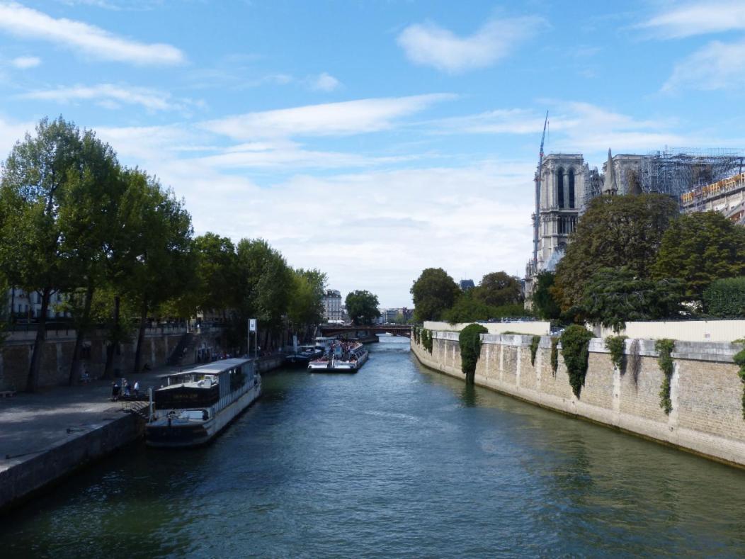 דירות פריז Notre Dame And River Seine מראה חיצוני תמונה